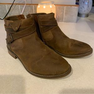Clarks Distressed Brown Leather Boots size 8